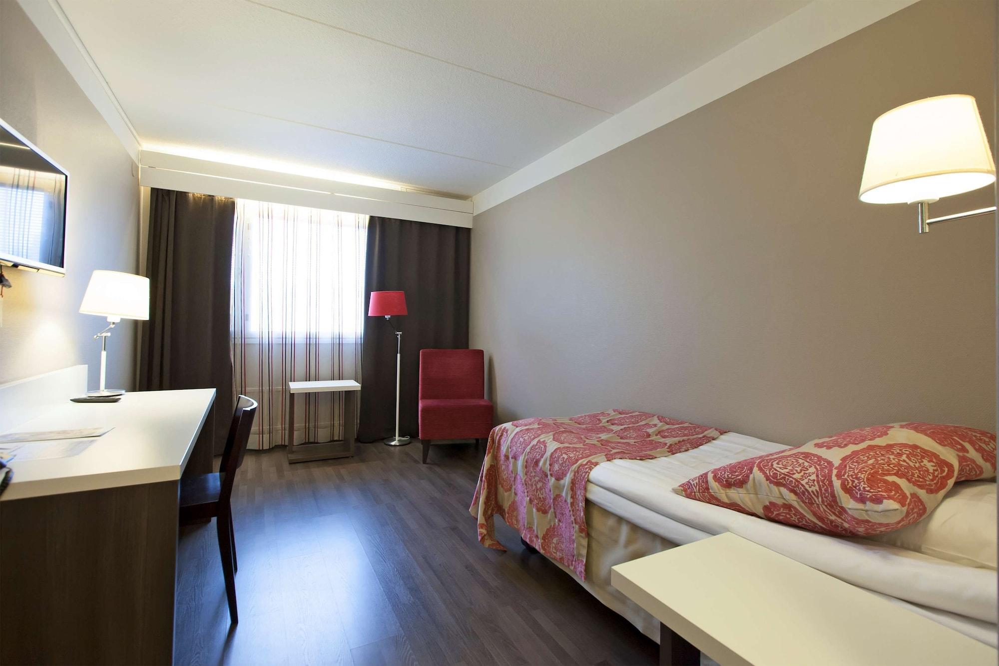Hotel Kajanus Каяані Екстер'єр фото